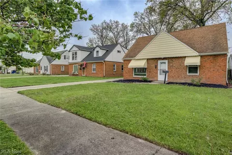 4706 W 158 St, Cleveland, OH 44135