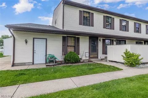 17220 Sheldon Ct #48B, Brook Park, OH 44142