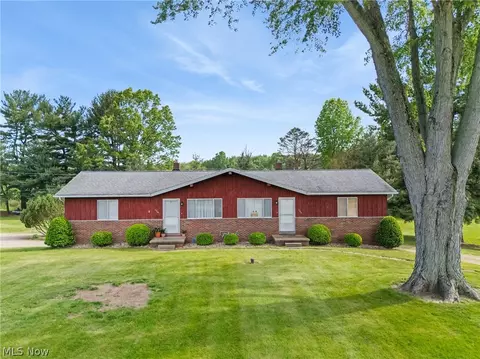 134 Center Rd, New Franklin, OH 44319