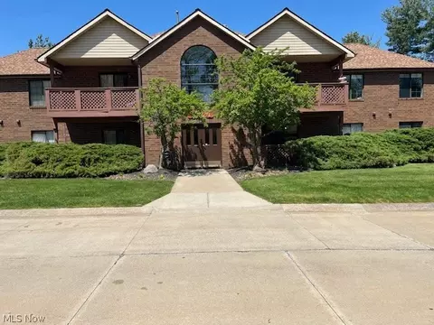 8621 Scenicview Dr #105, Broadview Heights, OH 44147