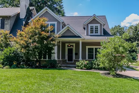 2218 S Overlook Rd, Cleveland Heights, OH 44106
