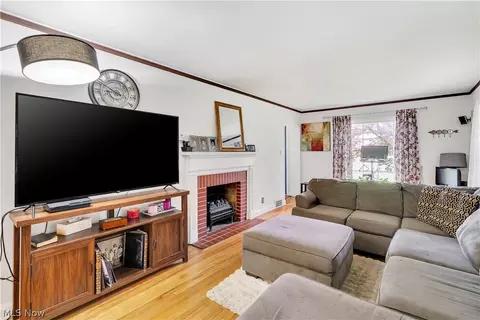 Living - 59 Clifton Dr, Boardman, OH 44512 photo 2 of 2