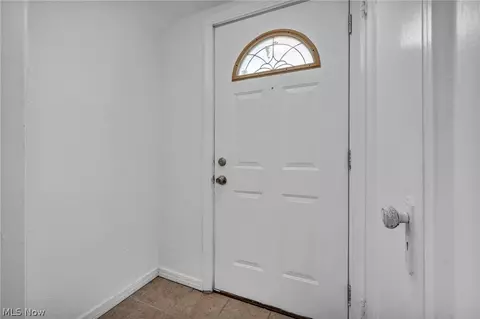 22601 Ivan Ave, Euclid, OH 44123 photo 4