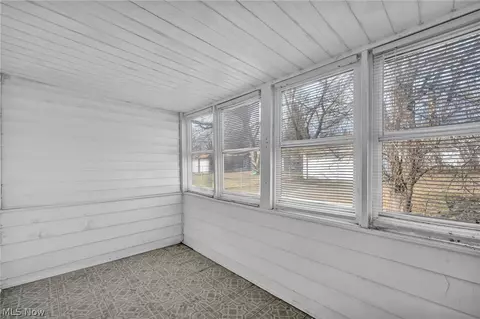 22601 Ivan Ave, Euclid, OH 44123 photo 18