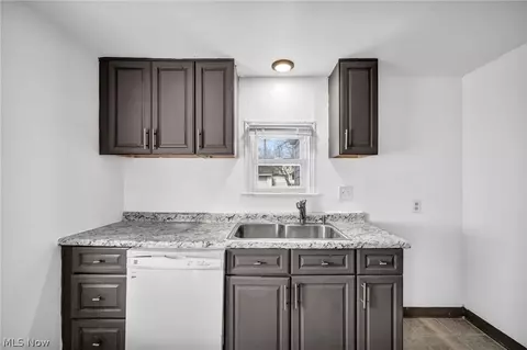 22601 Ivan Ave, Euclid, OH 44123 photo 16