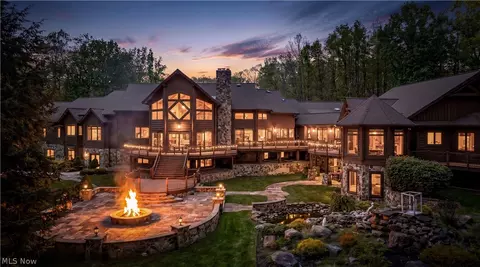 805 Cascades Dr, Aurora, OH 44202