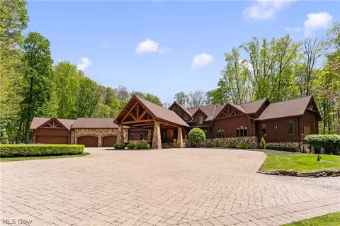 805 Cascades Dr, Aurora, OH 44202