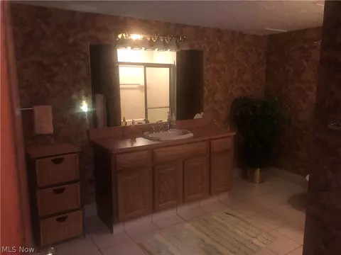 Bath - 8135 Thackeray Ct, Broadview Heights, OH 44147 photo 4 of 4