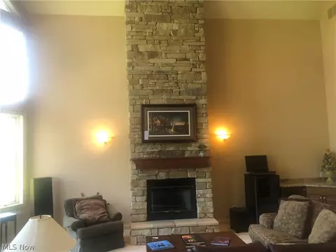 Living - 8135 Thackeray Ct, Broadview Heights, OH 44147 photo 2 of 3
