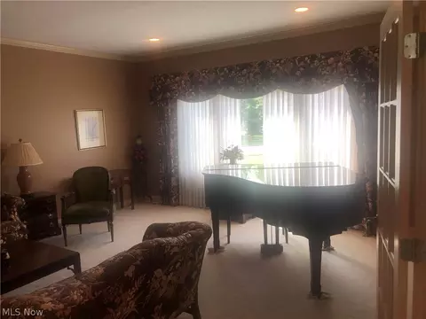 Living - 8135 Thackeray Ct, Broadview Heights, OH 44147 photo 1 of 3
