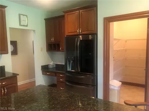 Kitchen - 8135 Thackeray Ct, Broadview Heights, OH 44147 photo 3 of 4
