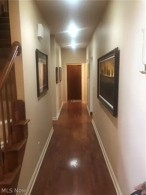 Entry Way - 8135 Thackeray Ct, Broadview Heights, OH 44147 photo 3 of 4