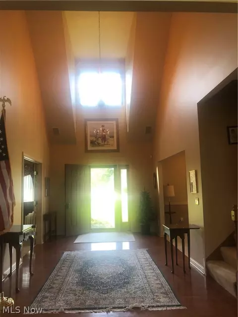 Entry Way - 8135 Thackeray Ct, Broadview Heights, OH 44147 photo 2 of 4
