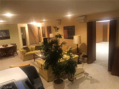 Living - 8135 Thackeray Ct, Broadview Heights, OH 44147 photo 3 of 3