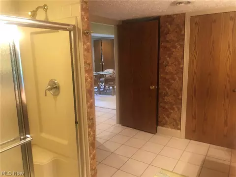 Bath - 8135 Thackeray Ct, Broadview Heights, OH 44147 photo 3 of 4