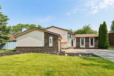 4100 Ivanhoe Dr, Lorain, OH 44053