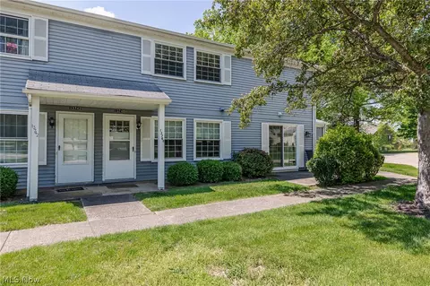 13748 Oakbrook Dr #13748, North Royalton, OH 44133
