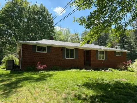 12900 Sunset Cir NW, Uniontown, OH 44685