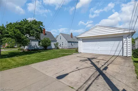 Exterior - 5915 Gerald Ave, Parma, OH 44129 photo 4 of 6