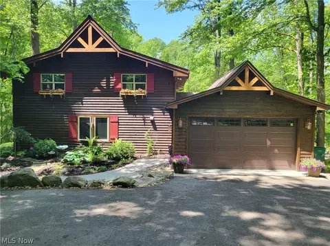 17126 Catsden Rd, Chagrin Falls, OH 44023