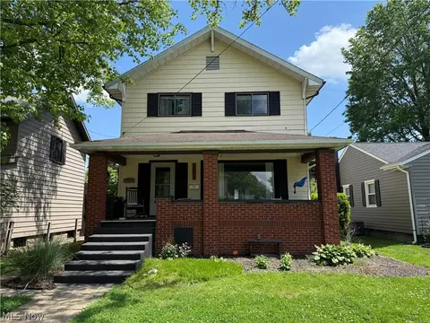 1033 Eastport Ave, Uhrichsville, OH 44683