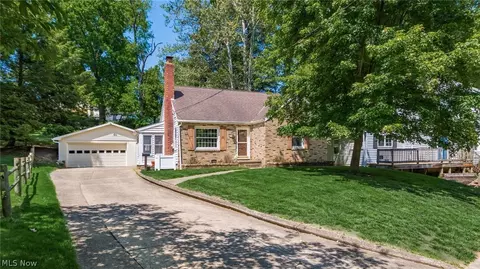 2067 Norwood Blvd, Zanesville, OH 43701