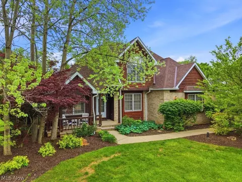 8428 Evergreen Dr, Northfield, OH 44067