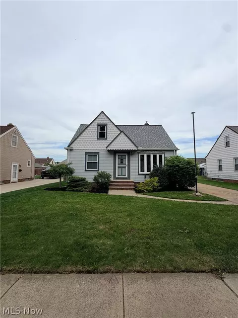 4717 Summer Ln, Brooklyn, OH 44144