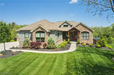 2141 Hayden Dr, Hinckley, OH 44233