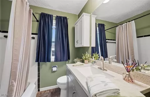 977 Learidge Rd, Lyndhurst, OH 44124 photo 16