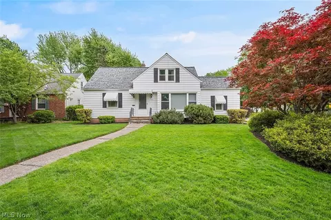 977 Learidge Rd, Lyndhurst, OH 44124