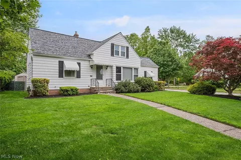 977 Learidge Rd, Lyndhurst, OH 44124 photo 2