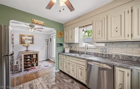 977 Learidge Rd, Lyndhurst, OH 44124 photo 13