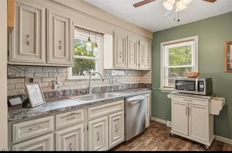 977 Learidge Rd, Lyndhurst, OH 44124 photo 14