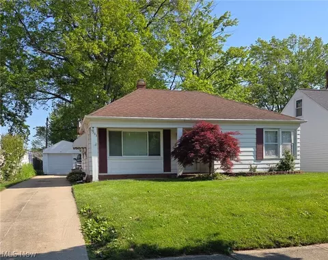 5363 Summit Rd, Lyndhurst, OH 44124