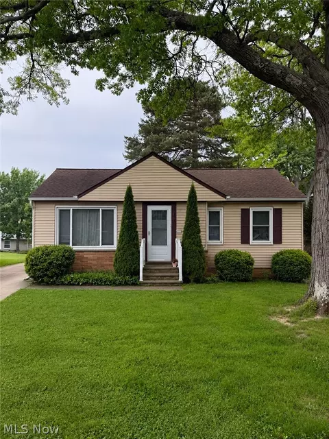 1372 Churchill Rd, Lyndhurst, OH 44124