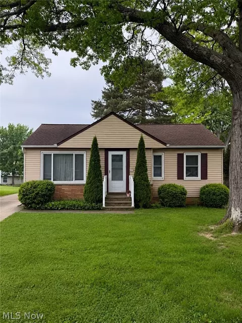 1372 Churchill Rd, Lyndhurst, OH 44124