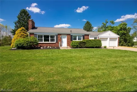 10381 Portage St NW, Canal Fulton, OH 44614