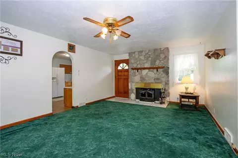 Living - 255 Wolf Ave, Wadsworth, OH 44281 photo 1 of 2