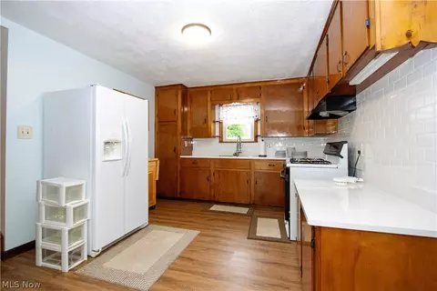 Kitchen - 255 Wolf Ave, Wadsworth, OH 44281 photo 1 of 1