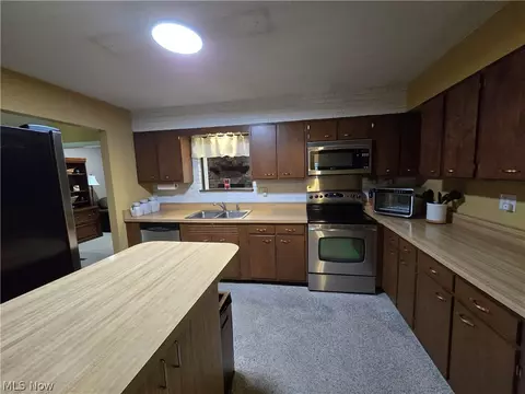 Kitchen - 206 E 5th St, Williamstown, WV 26187 photo 2 of 2