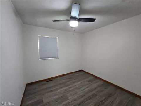 Bedroom - 206 E 5th St, Williamstown, WV 26187 photo 4 of 6