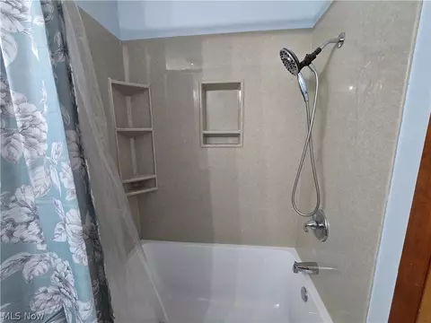 Bath - 206 E 5th St, Williamstown, WV 26187 photo 3 of 4