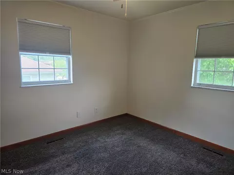 Bedroom - 206 E 5th St, Williamstown, WV 26187 photo 5 of 6