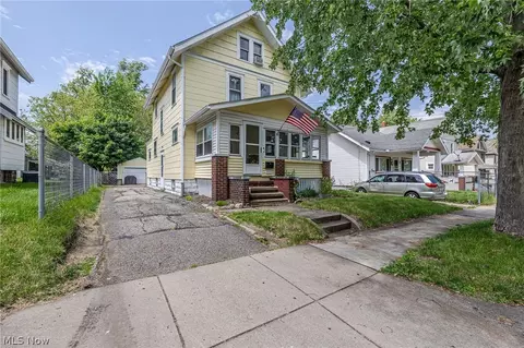 2332 17th St SW, Akron, OH 44314