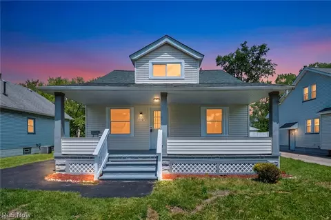 15809 Raymond St, Maple Heights, OH 44137