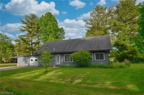 1214 Arrowhead Dr SW, Dellroy, OH 44620
