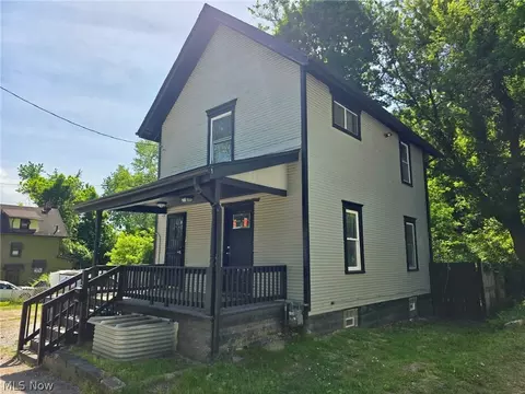 392 Bailey Ct, Akron, OH 44304