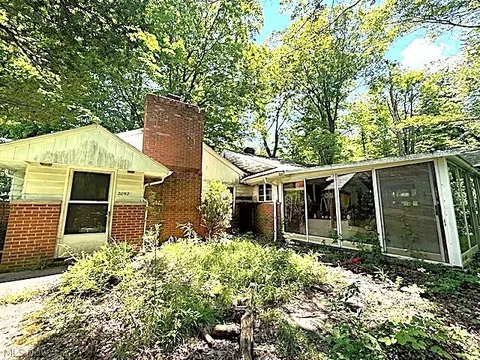 2092 Holmes Dr, Twinsburg, OH 44087