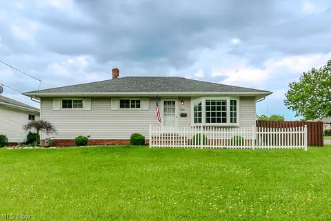 7224 Meadow Ln, Parma, OH 44134